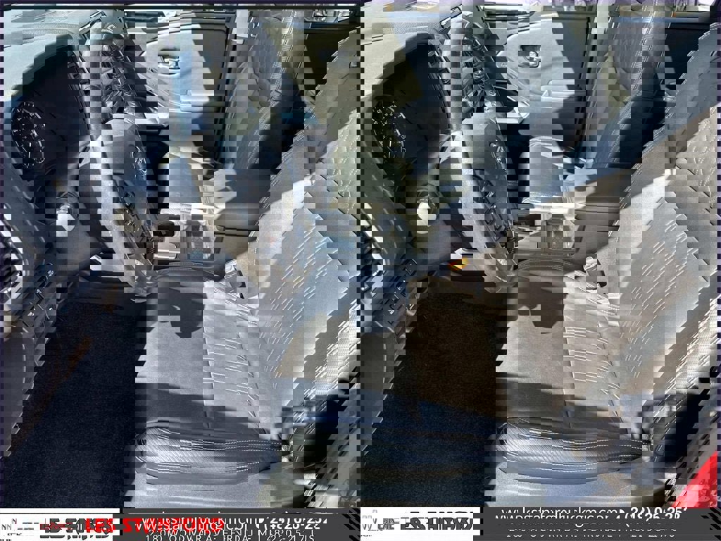 Used 2022 Nissan Frontier SV w/ SV Premium Package image 21