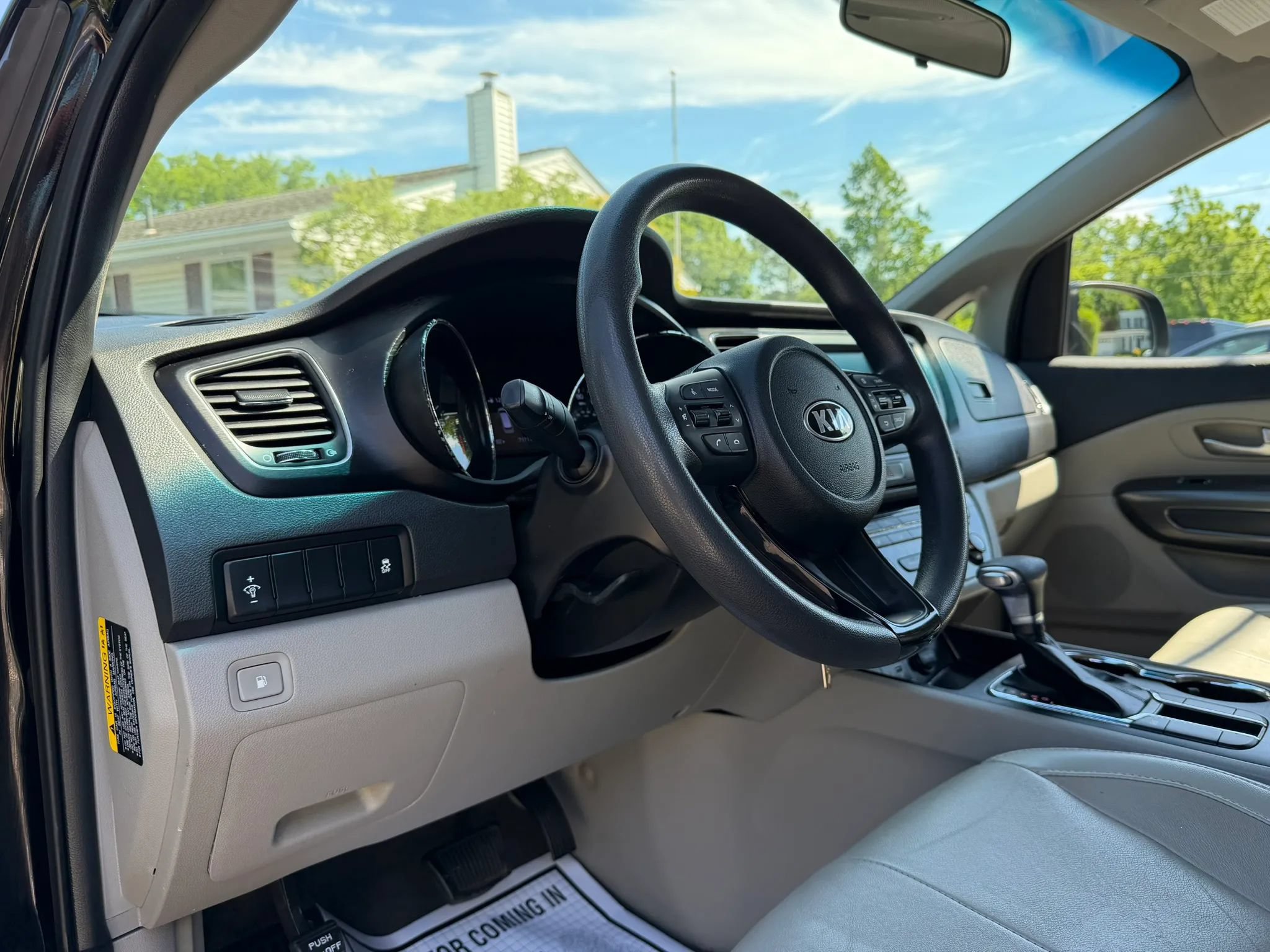 Used 2019 Kia Sedona LX FWD image 10