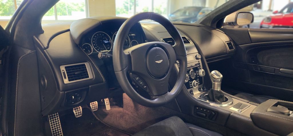 Used 2009 Aston Martin DBS Coupe RWD image 28