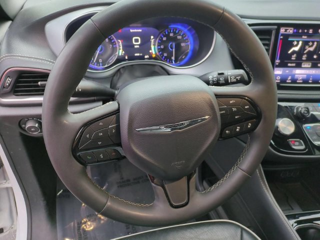 Used 2025 Chrysler Pacifica Limited FWD image 19