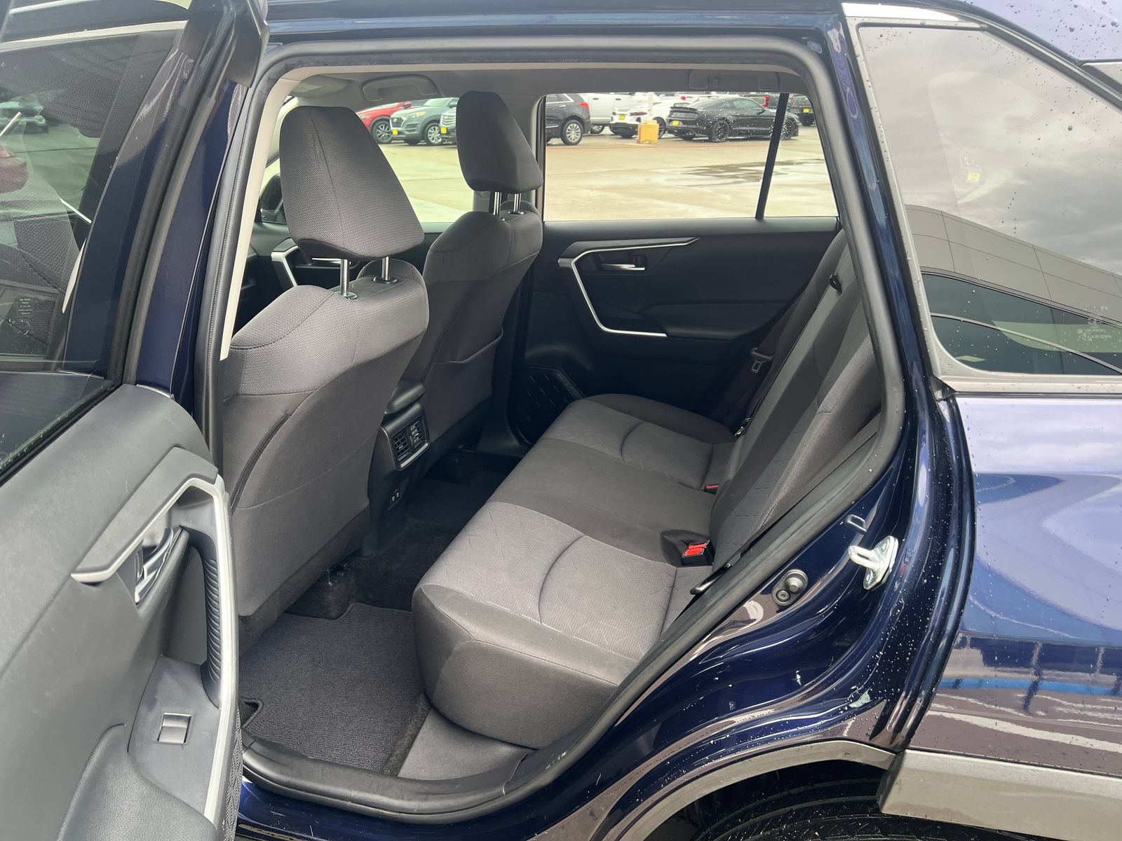 Used 2020 Toyota RAV4 XLE FWD image 10