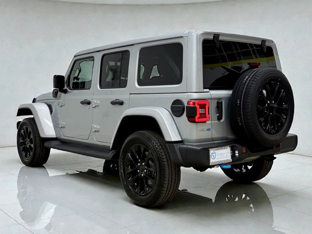 Used 2023 Jeep Wrangler Sahara w/ Cold Weather Group image 14