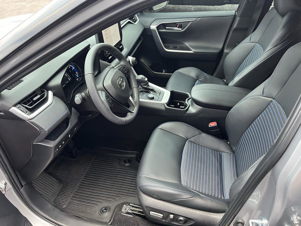 Used 2025 Toyota RAV4 XSE w/ Weather Package image 25