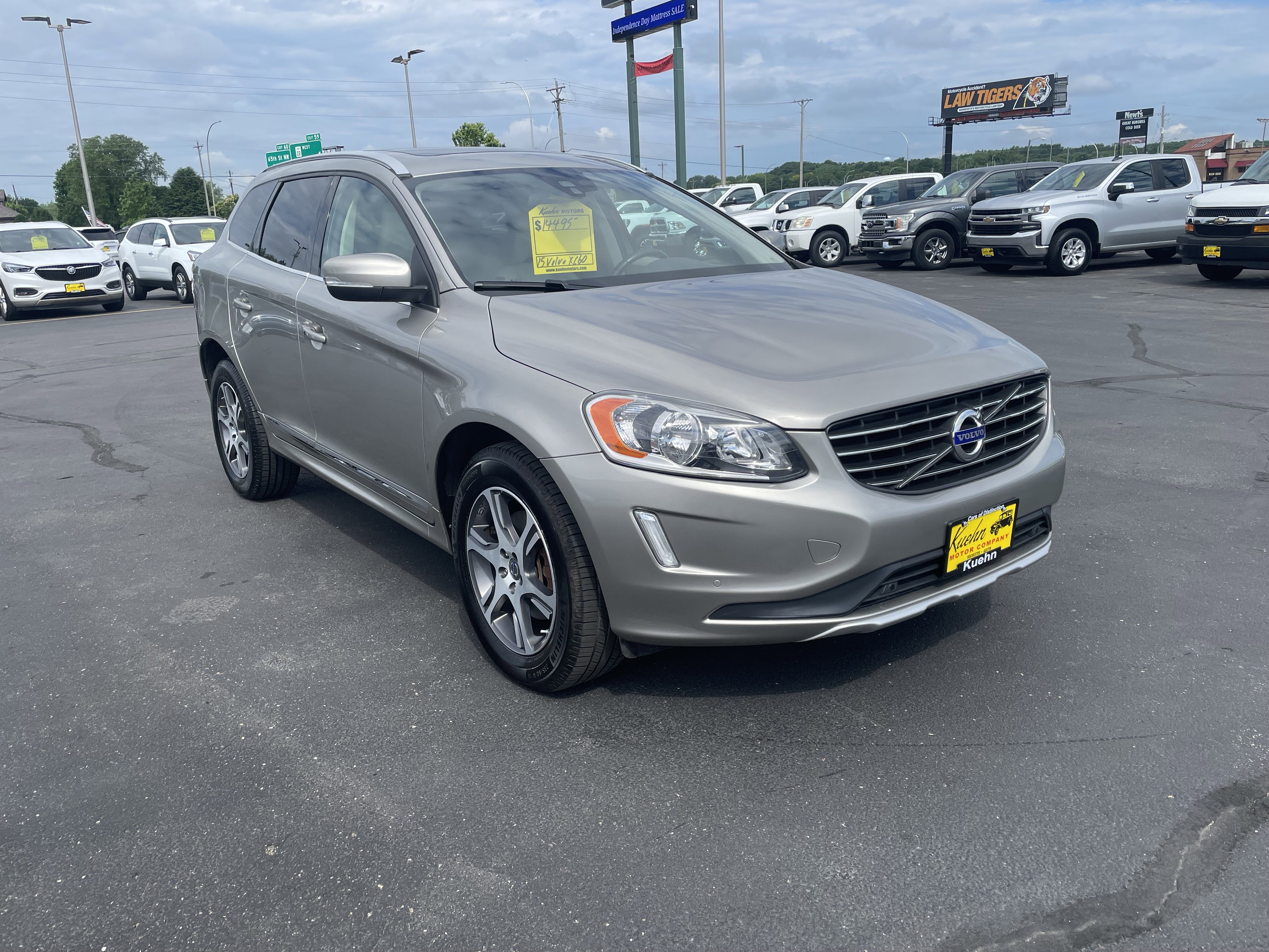 Used 2015 Volvo XC60 T6 Platinum AWD/4WD image 2