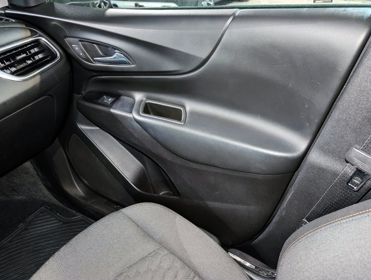 Used 2018 Chevrolet Equinox LT image 35