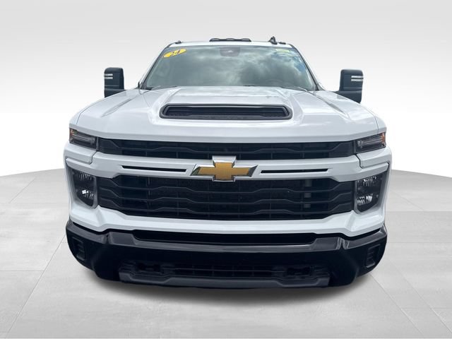 Used 2024 Chevrolet Silverado 2500 Custom w/ Custom Convenience Package AWD/4WD image 9
