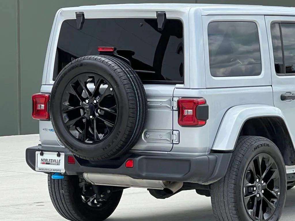 Used 2024 Jeep Wrangler Unlimited Sahara AWD/4WD image 10