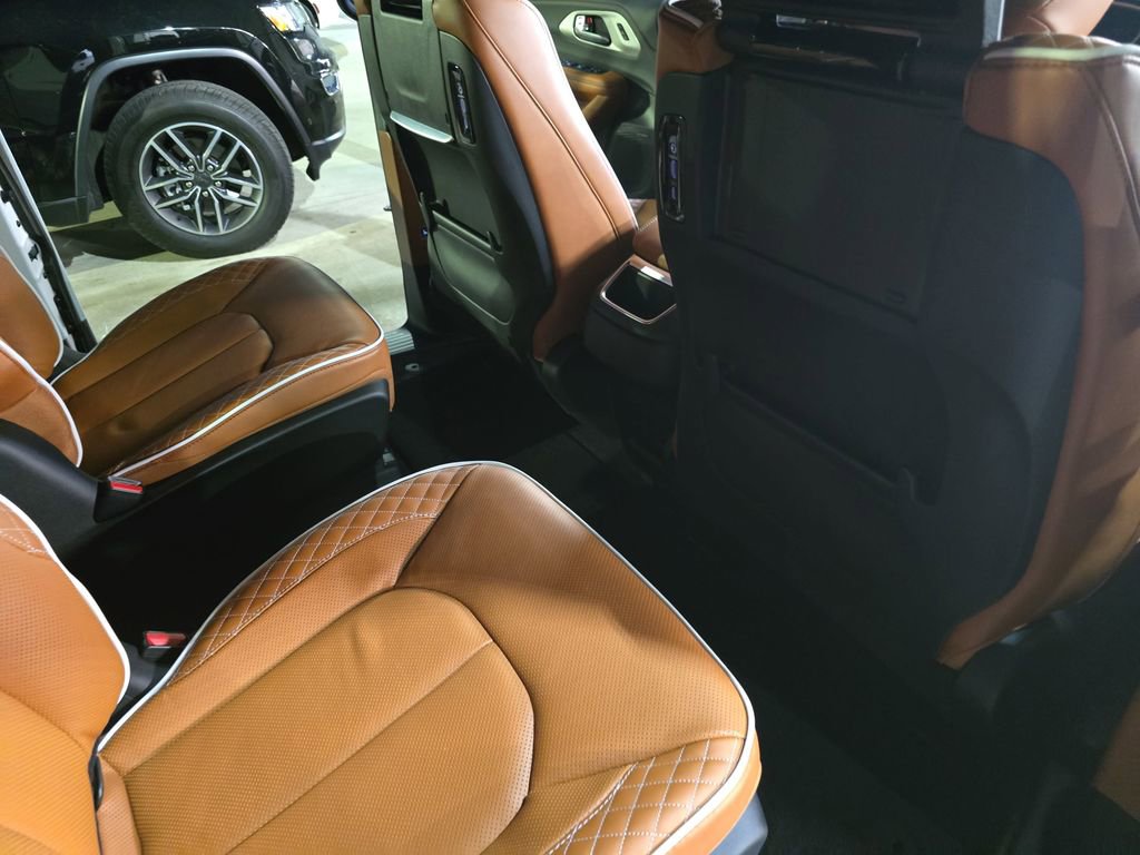 New 2026 Chrysler Pacifica Pinnacle FWD image 12