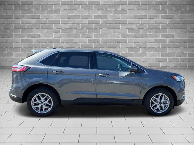 Used 2022 Ford Edge SEL w/ Convenience Package image 2