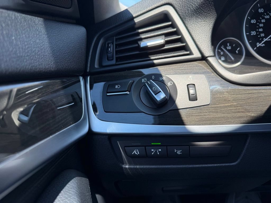 Used 2011 BMW 550i xDrive Sedan AWD/4WD image 15