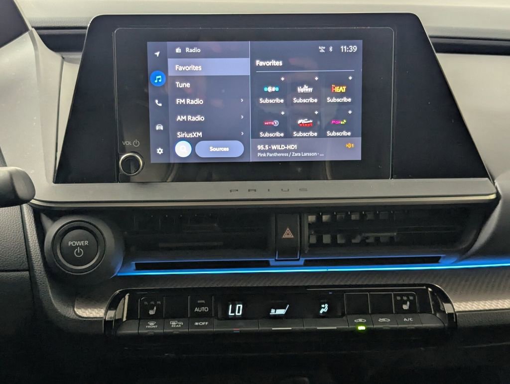 Used 2025 Toyota Prius XLE FWD image 21