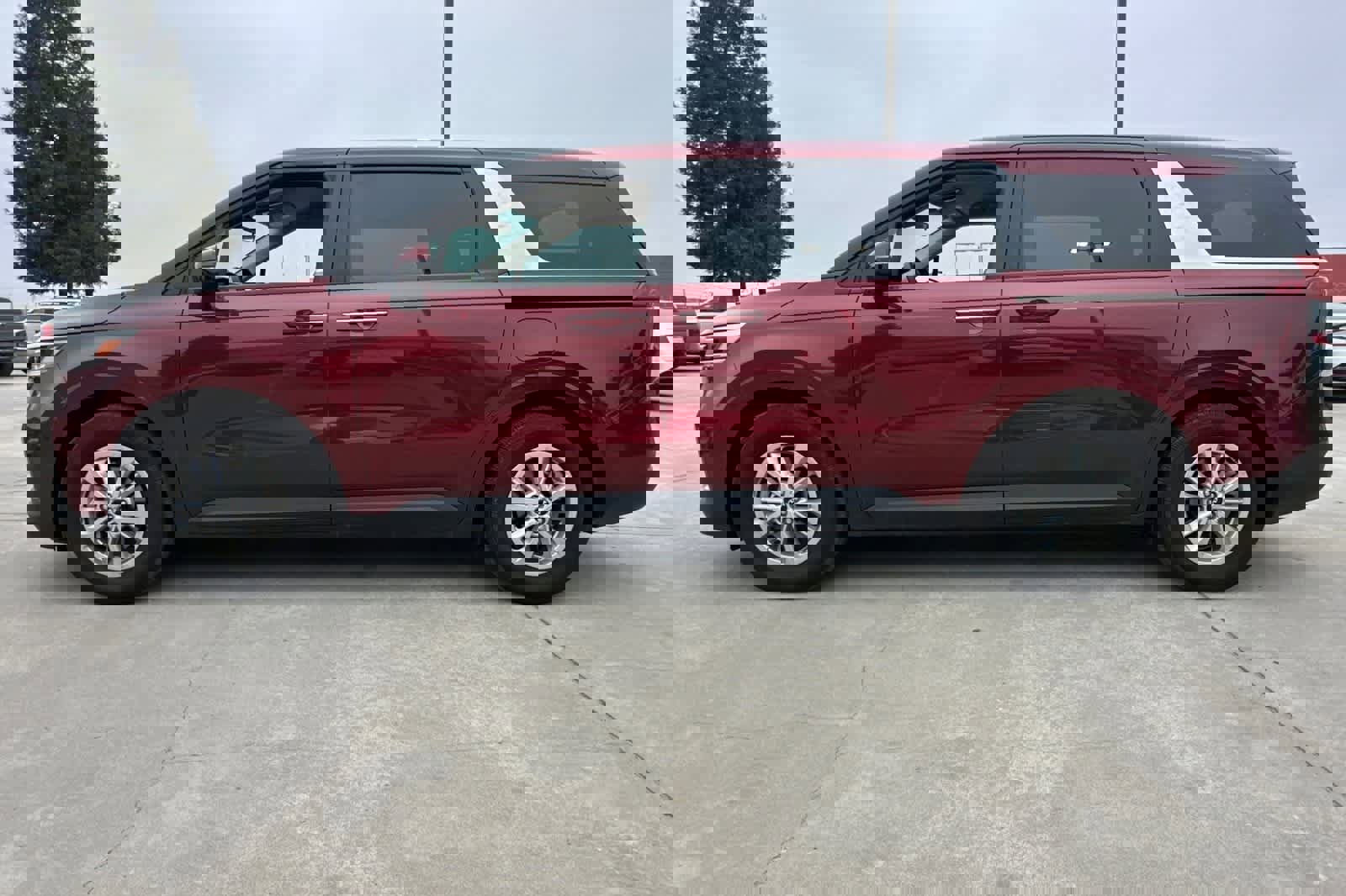 Used 2024 Kia Carnival LX image 6