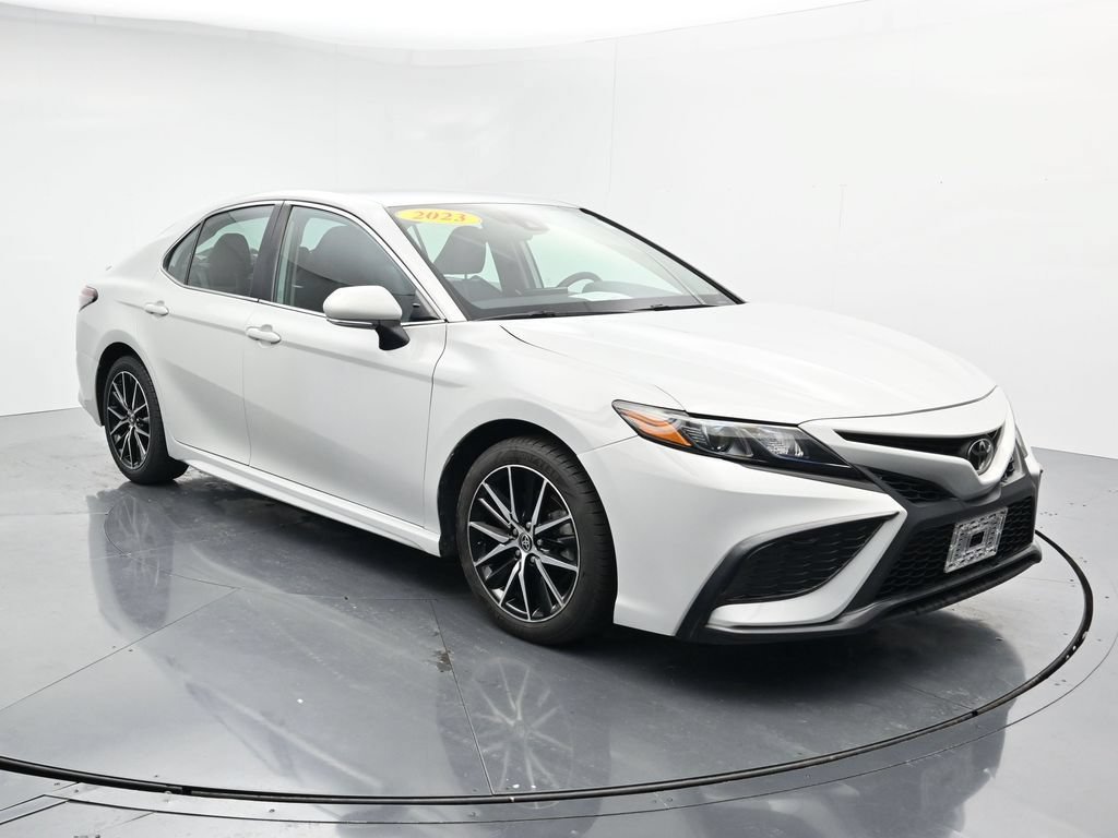 Used 2023 Toyota Camry SE FWD image 2