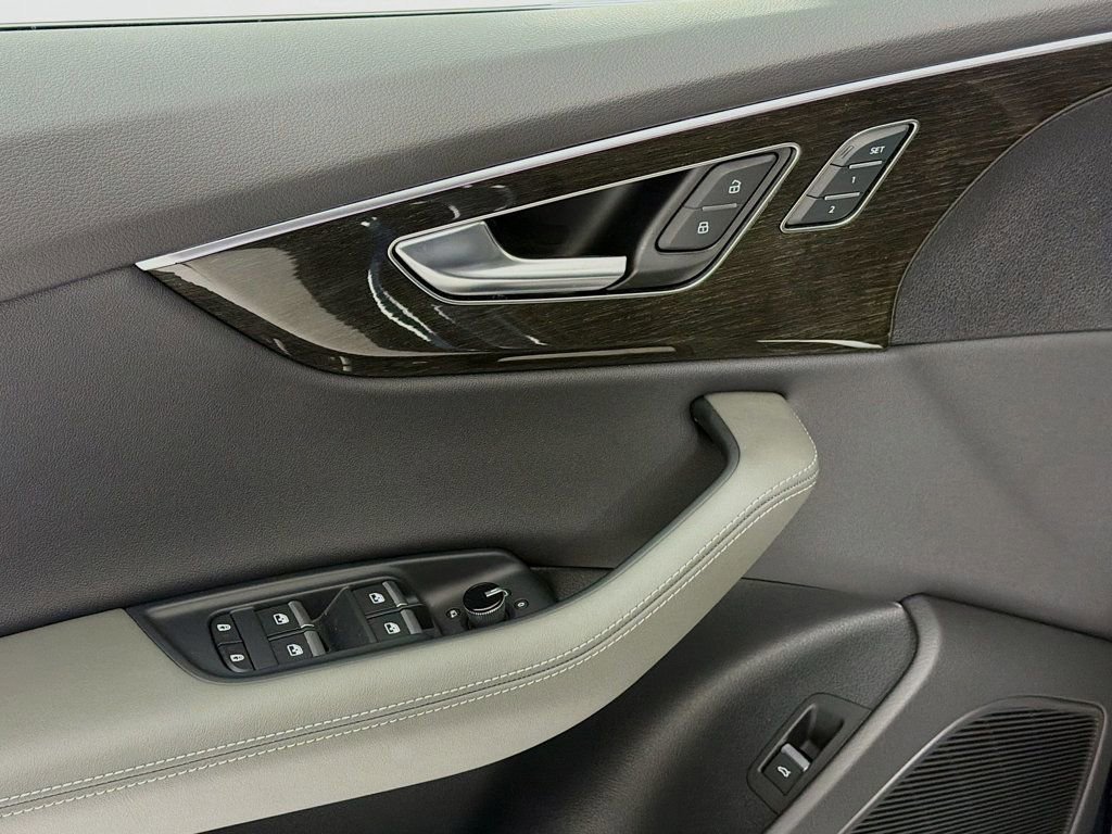 Used 2025 Audi Q8 Premium Plus image 19