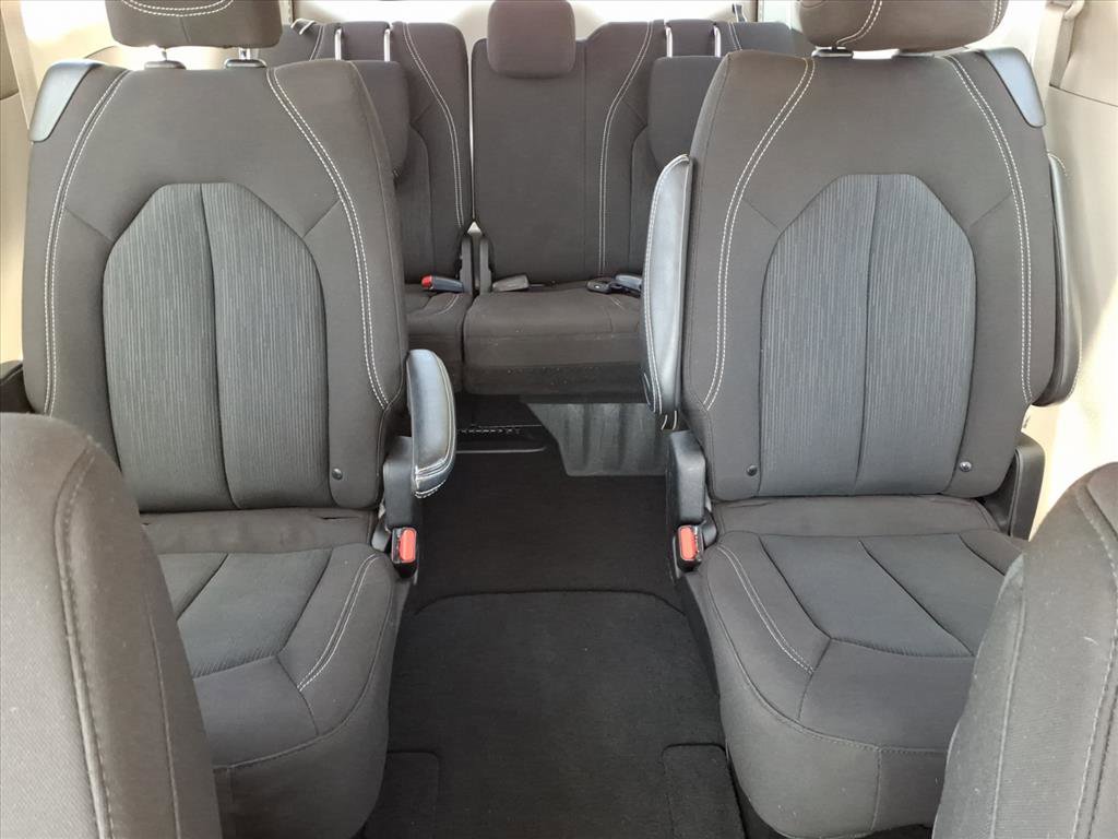 Used 2023 Chrysler Voyager LX image 35