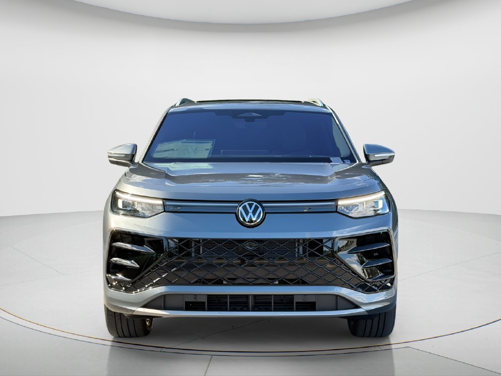 New 2027 Volkswagen Tiguan SEL R-Line AWD/4WD image 2