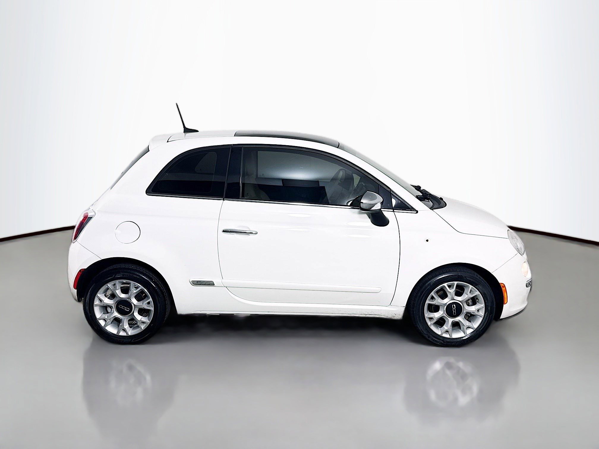 Used 2017 FIAT 500 Lounge image 11