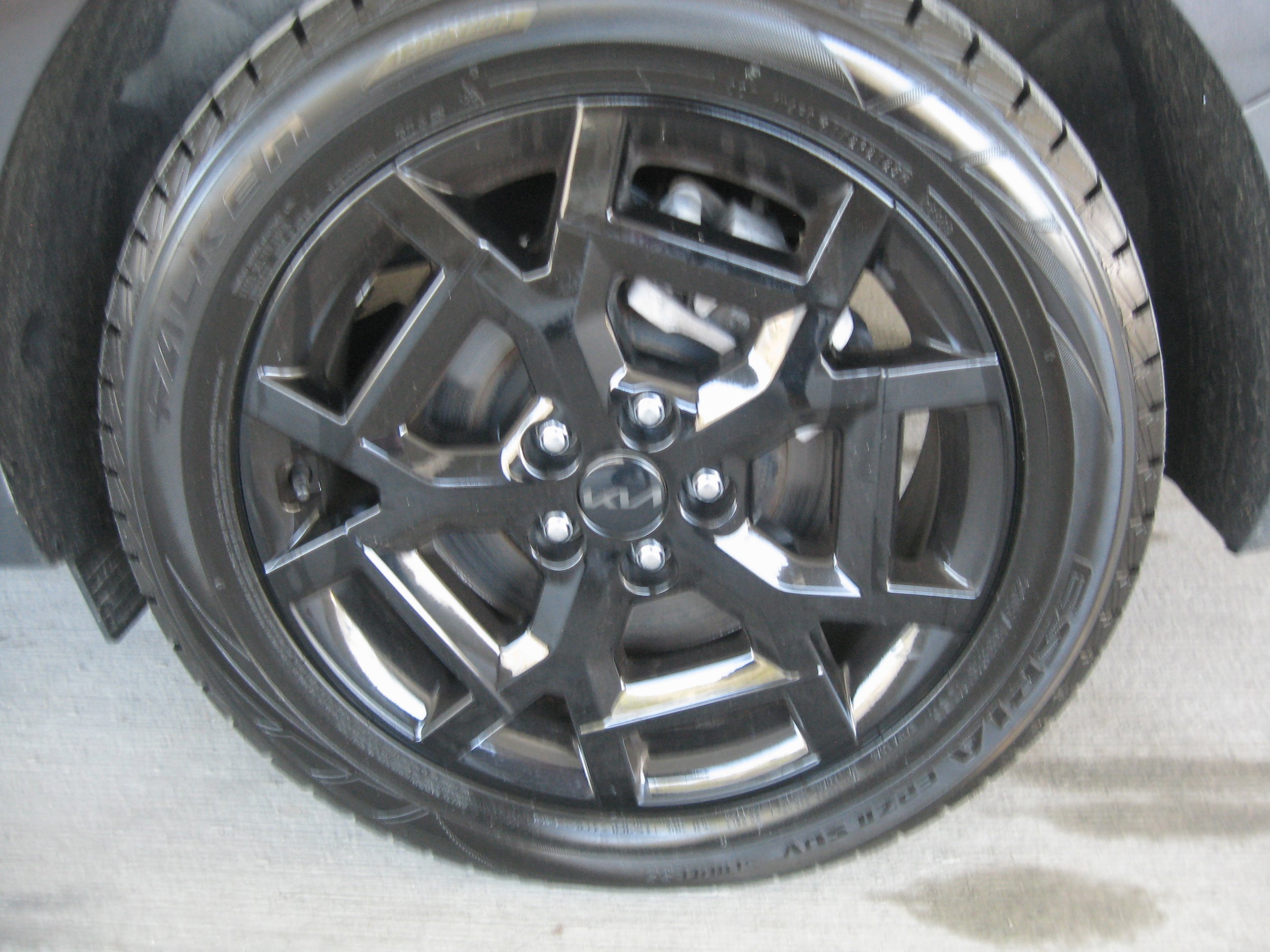 Used 2025 Kia Carnival SX w/ SX Dark Edition Package image 28