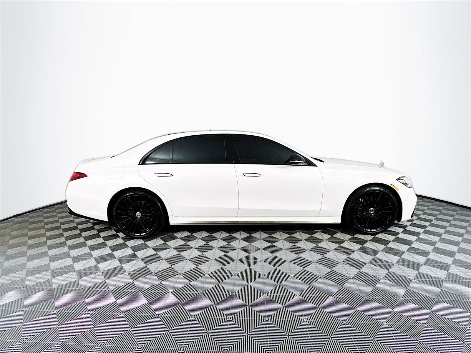 Used 2023 Mercedes-Benz S 500 4MATIC image 9