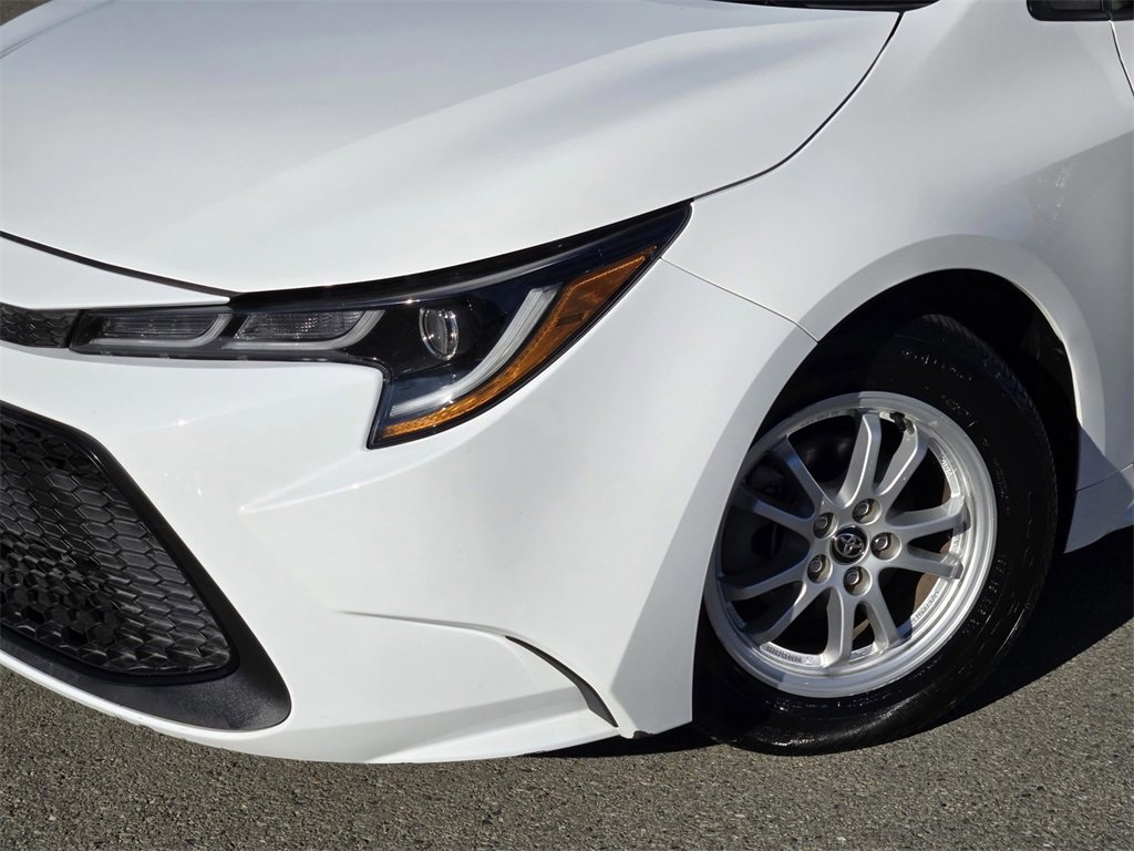Used 2022 Toyota Corolla LE image 9