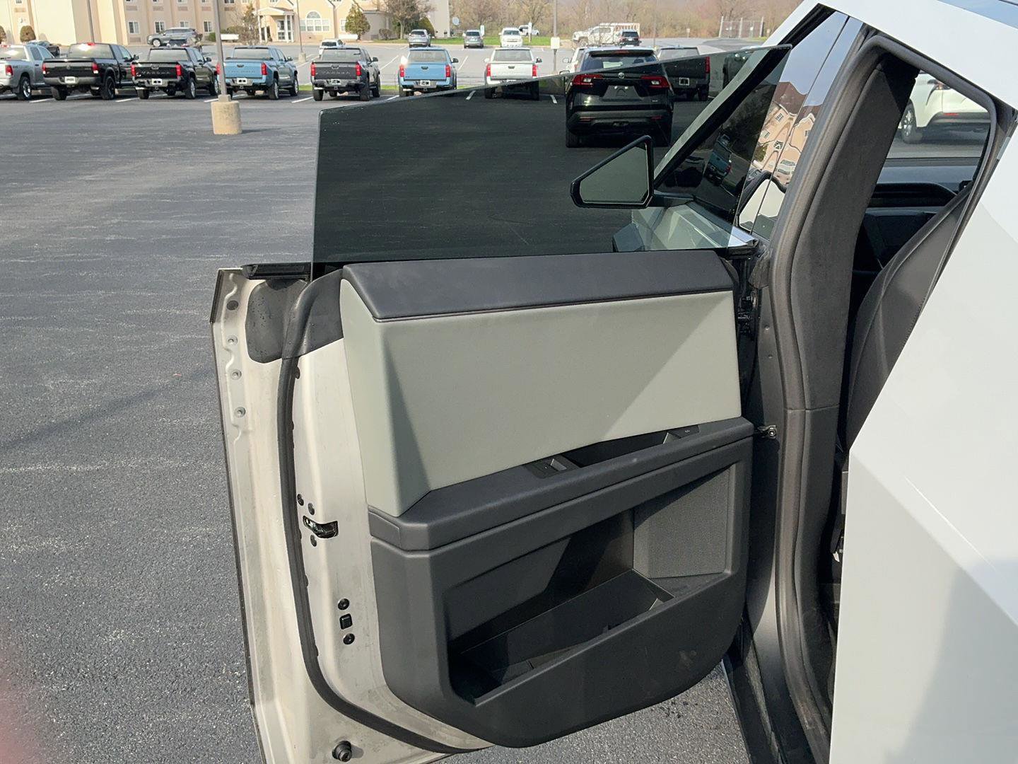 Used 2025 Tesla Cybertruck AWD Crew Cab image 21