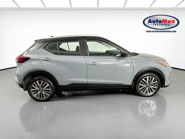 Used 2022 Nissan Kicks SV image 9