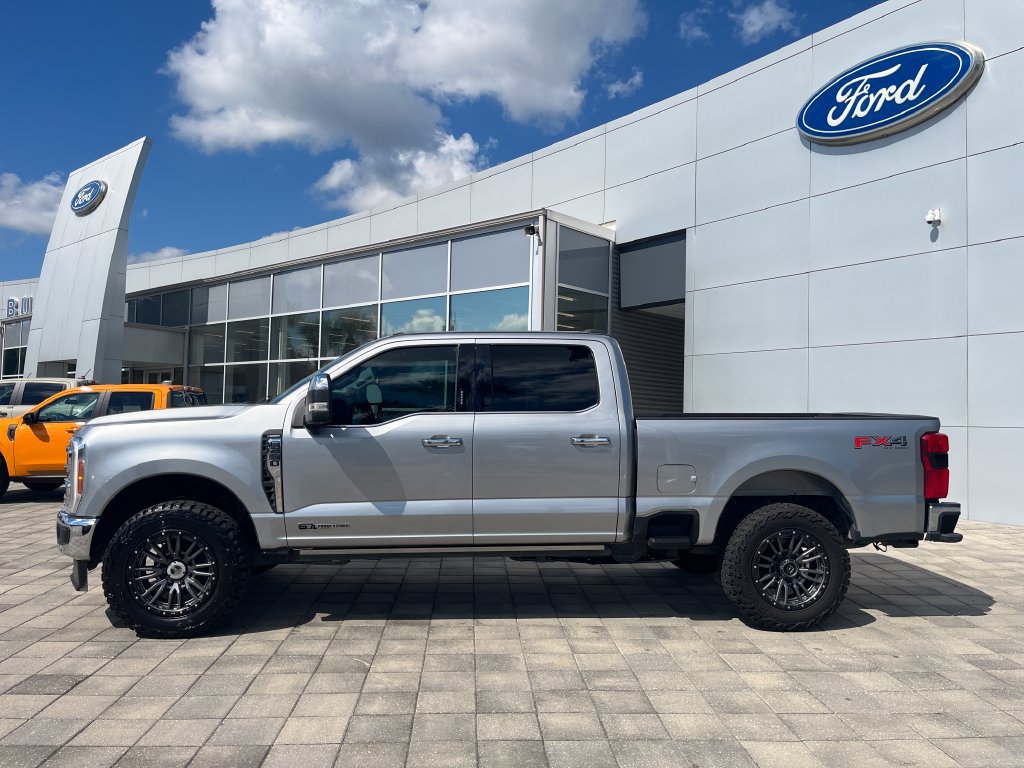 Used 2023 Ford F250 Lariat w/ Lariat Ultimate Package AWD/4WD image 3