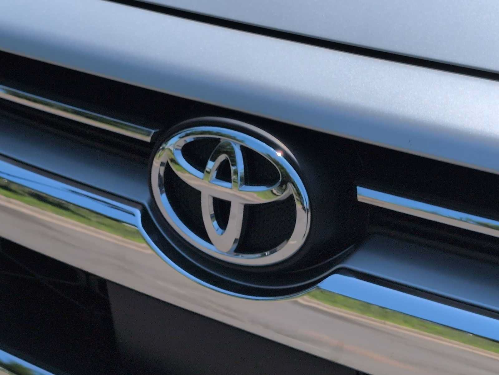 Used 2023 Toyota 4Runner Limited AWD/4WD image 12
