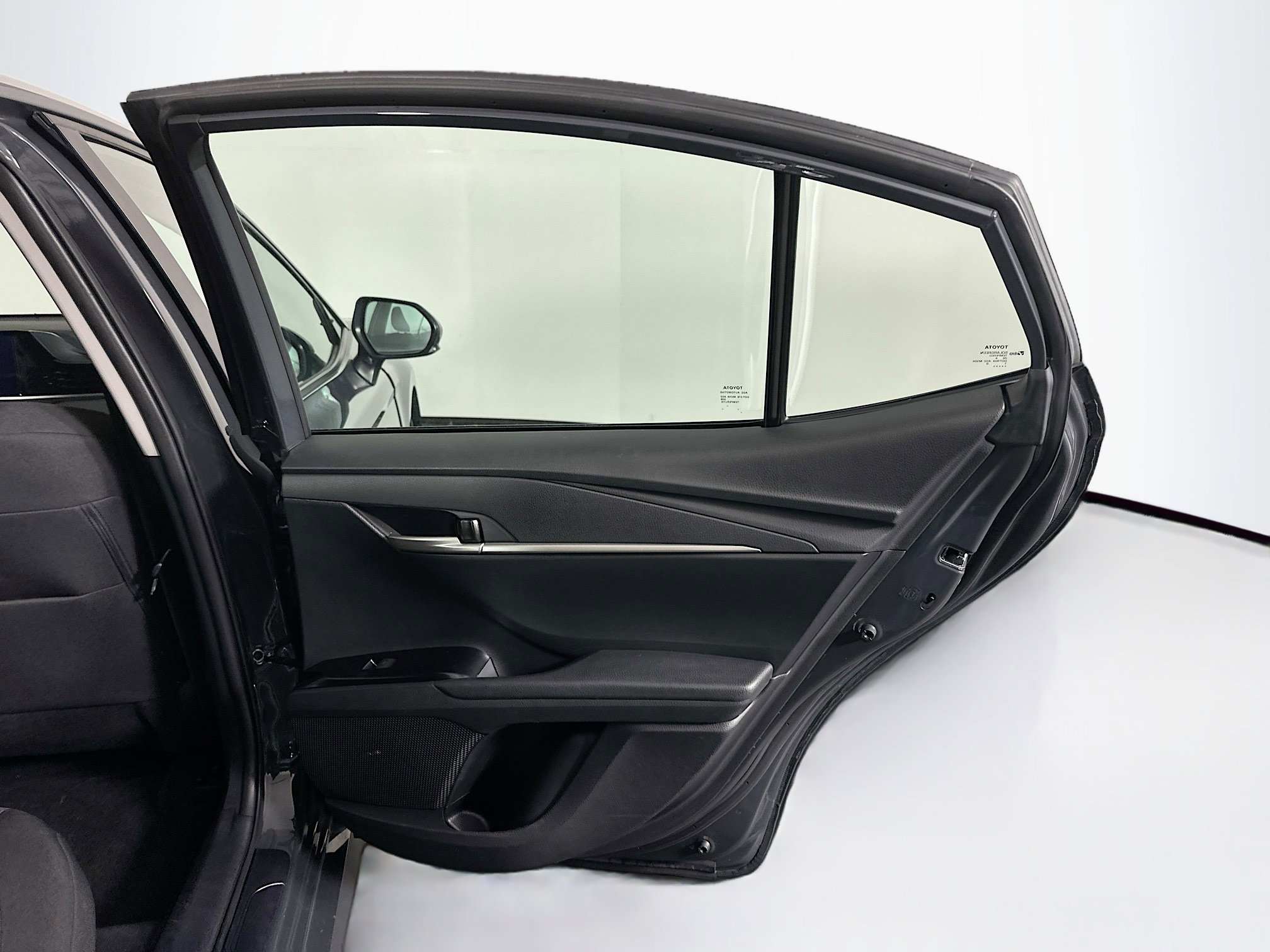 Used 2025 Toyota Camry LE image 30