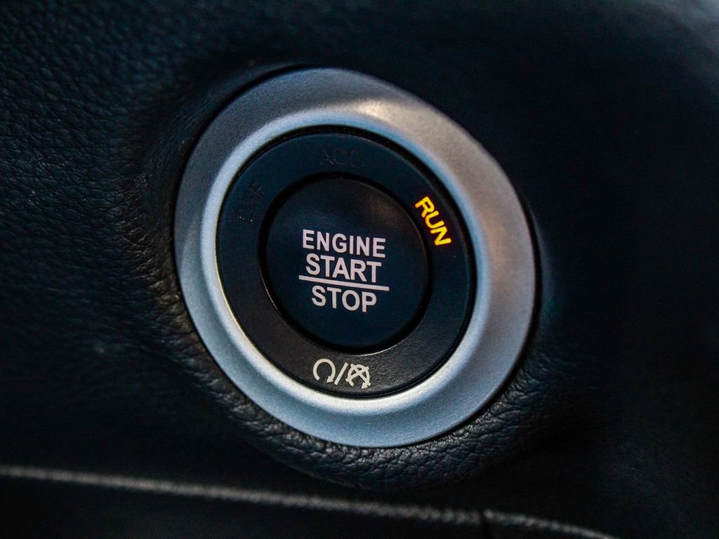 Used 2022 Chrysler Pacifica Touring-L w/ Uconnect Theater Family Group image 29