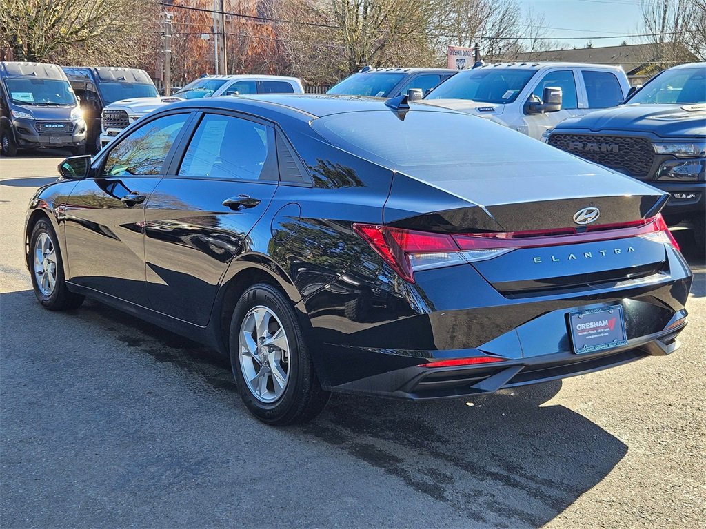 Used 2022 Hyundai Elantra SE w/ Cargo Package image 5