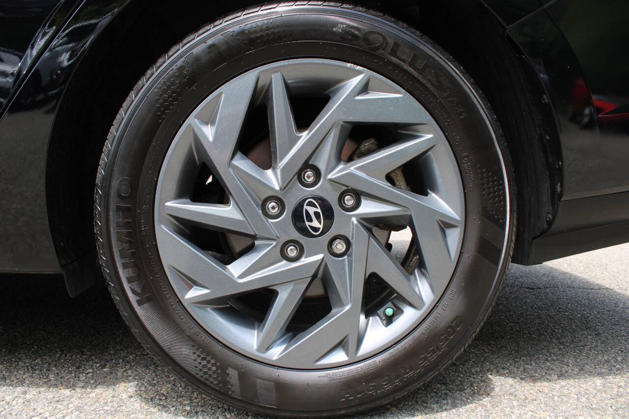 Used 2024 Hyundai Elantra SEL FWD image 20