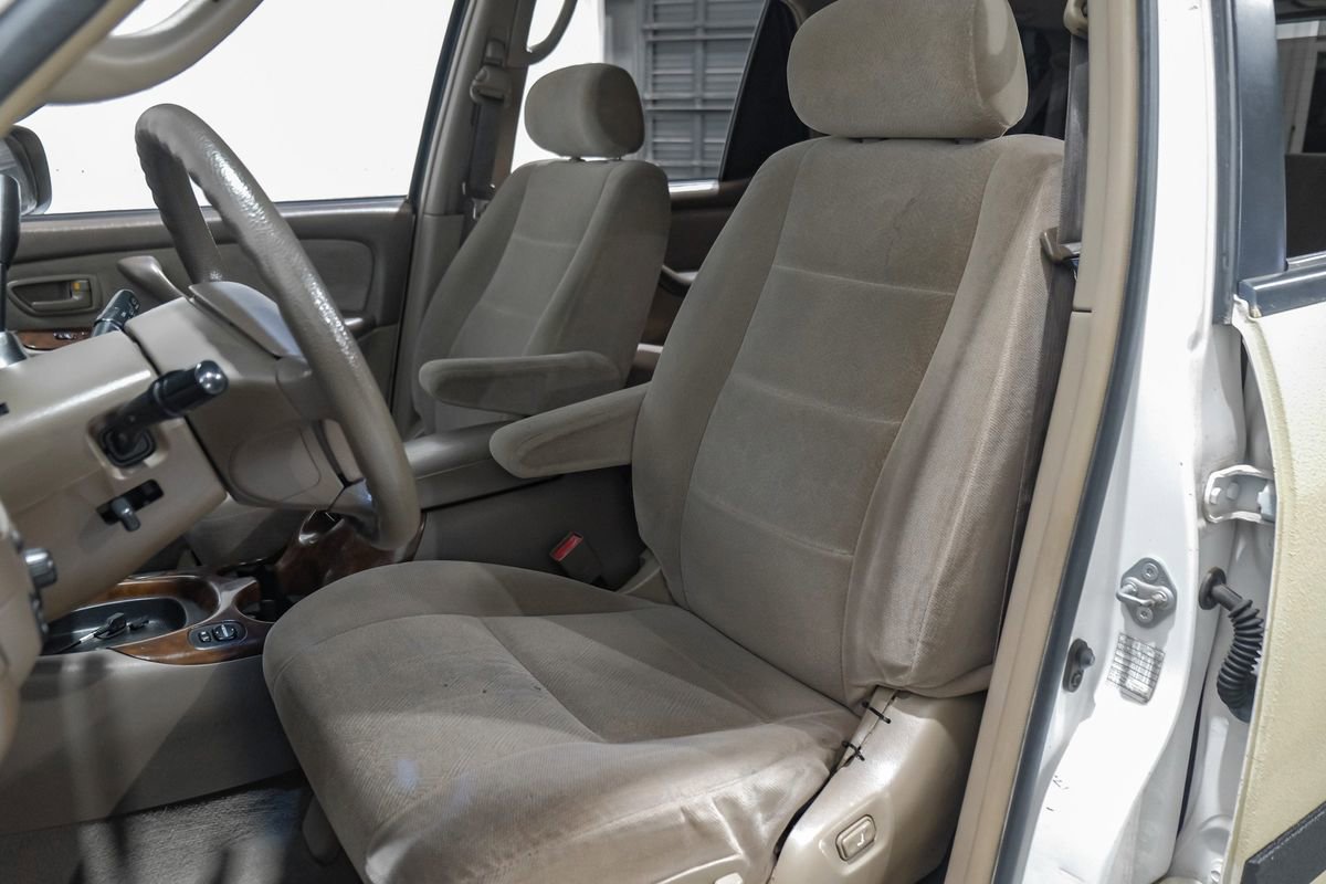 Used 2004 Toyota Sequoia SR5 image 28