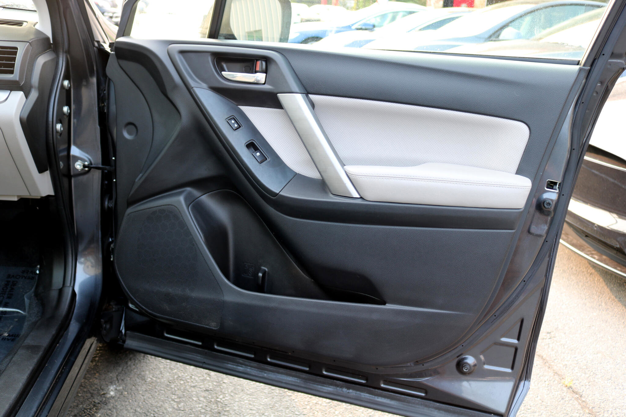 Used 2014 Subaru Forester 2.5i Limited image 39