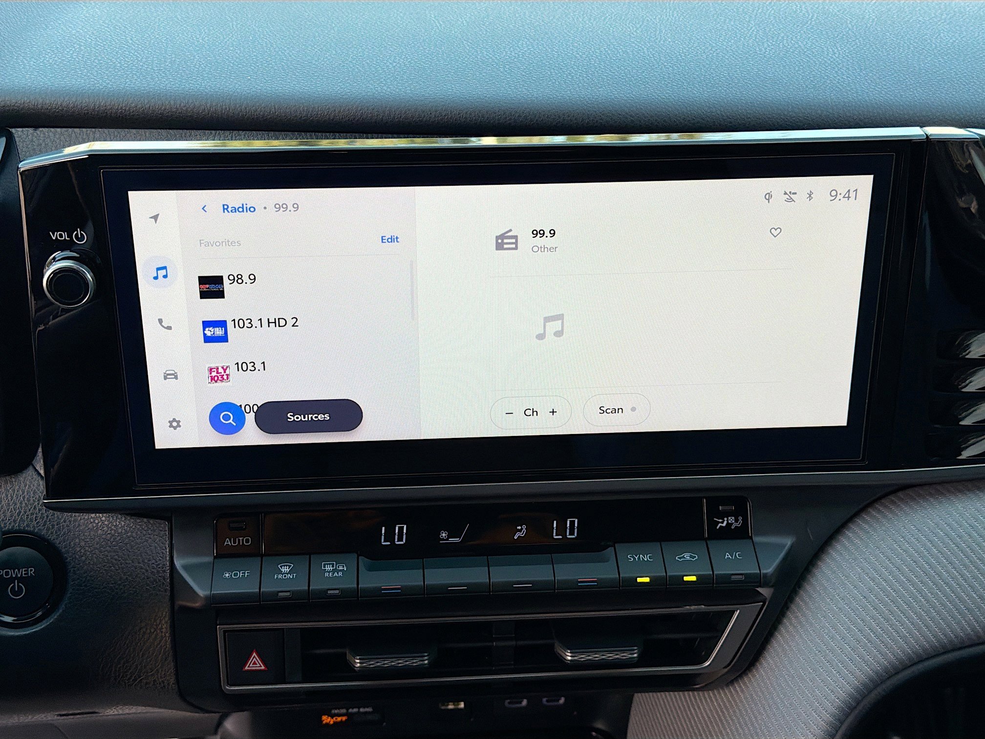 Used 2025 Toyota Camry SE w/ Multimedia Upgrade Package image 29