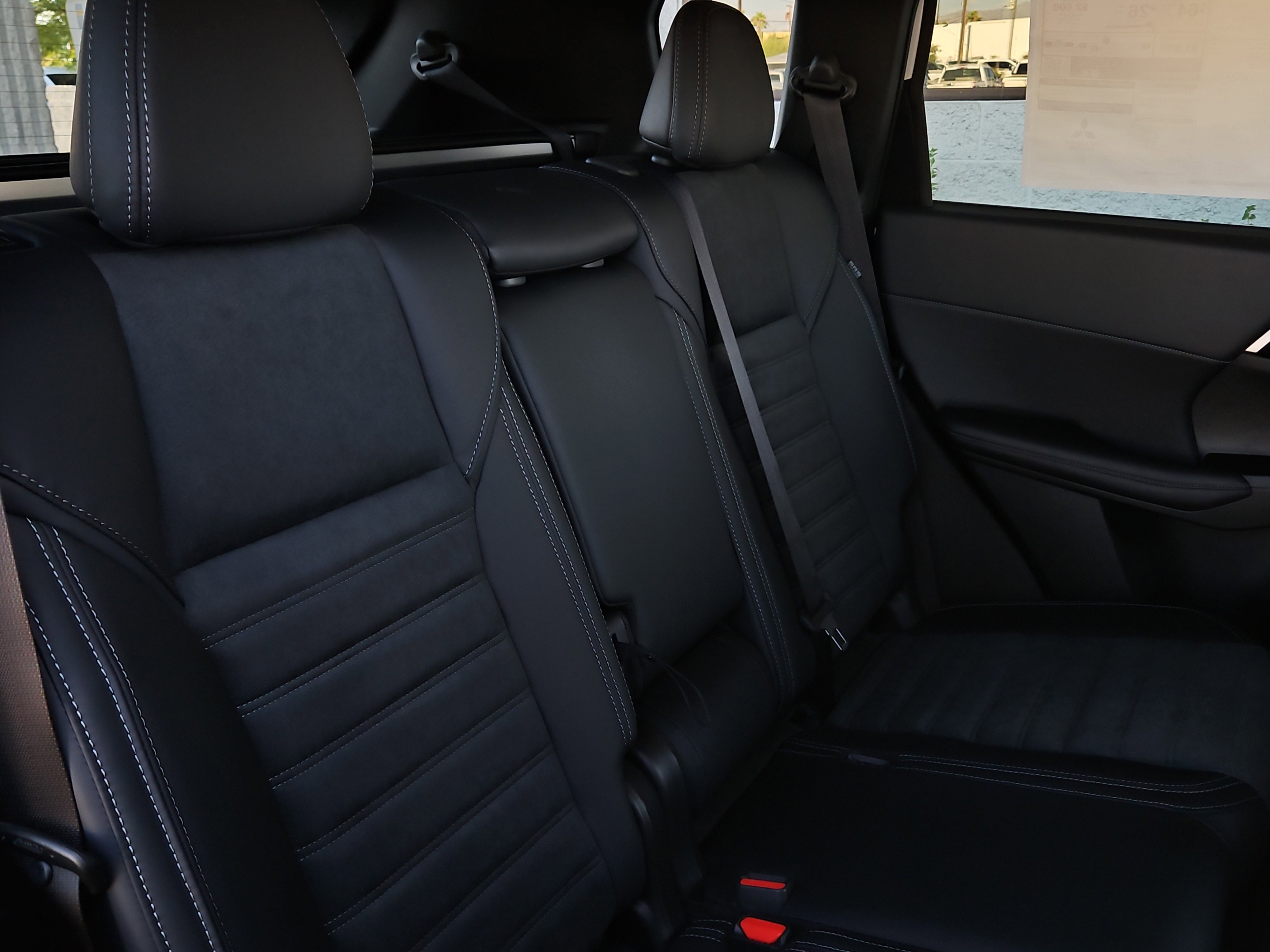 New 2025 Mitsubishi Outlander SE image 21