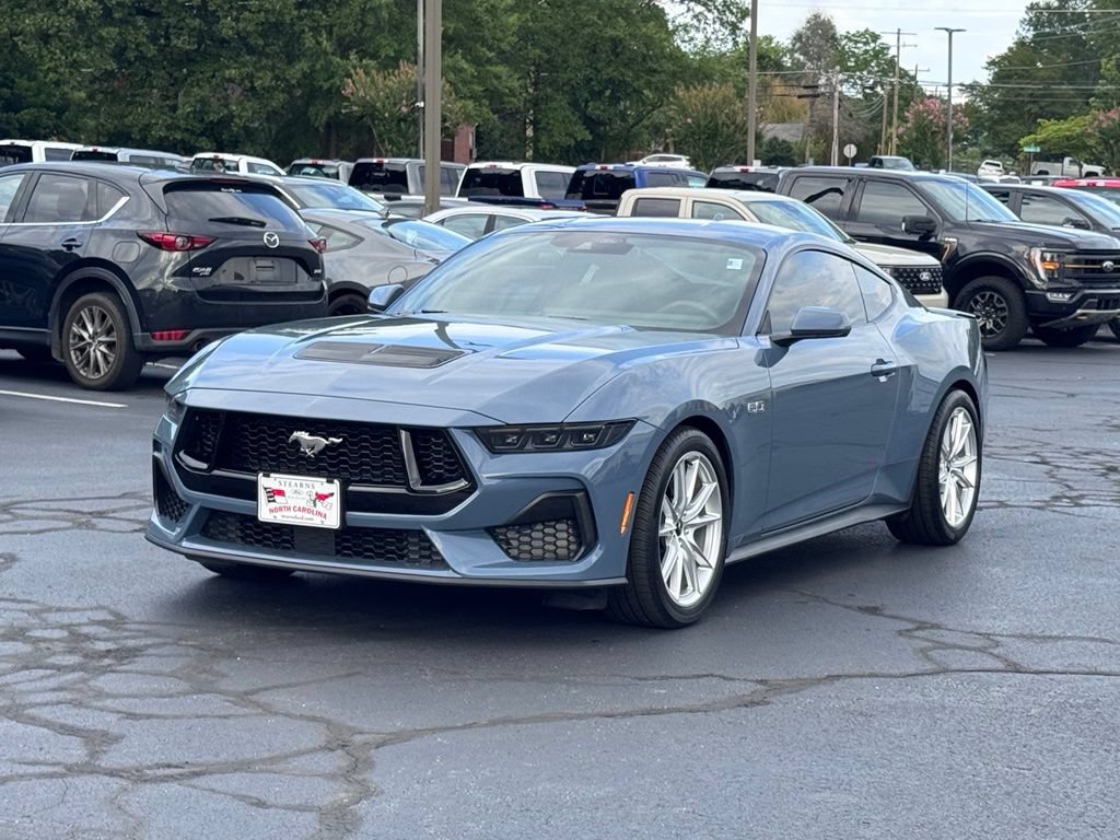 Used 2025 Ford Mustang GT Premium RWD image 2