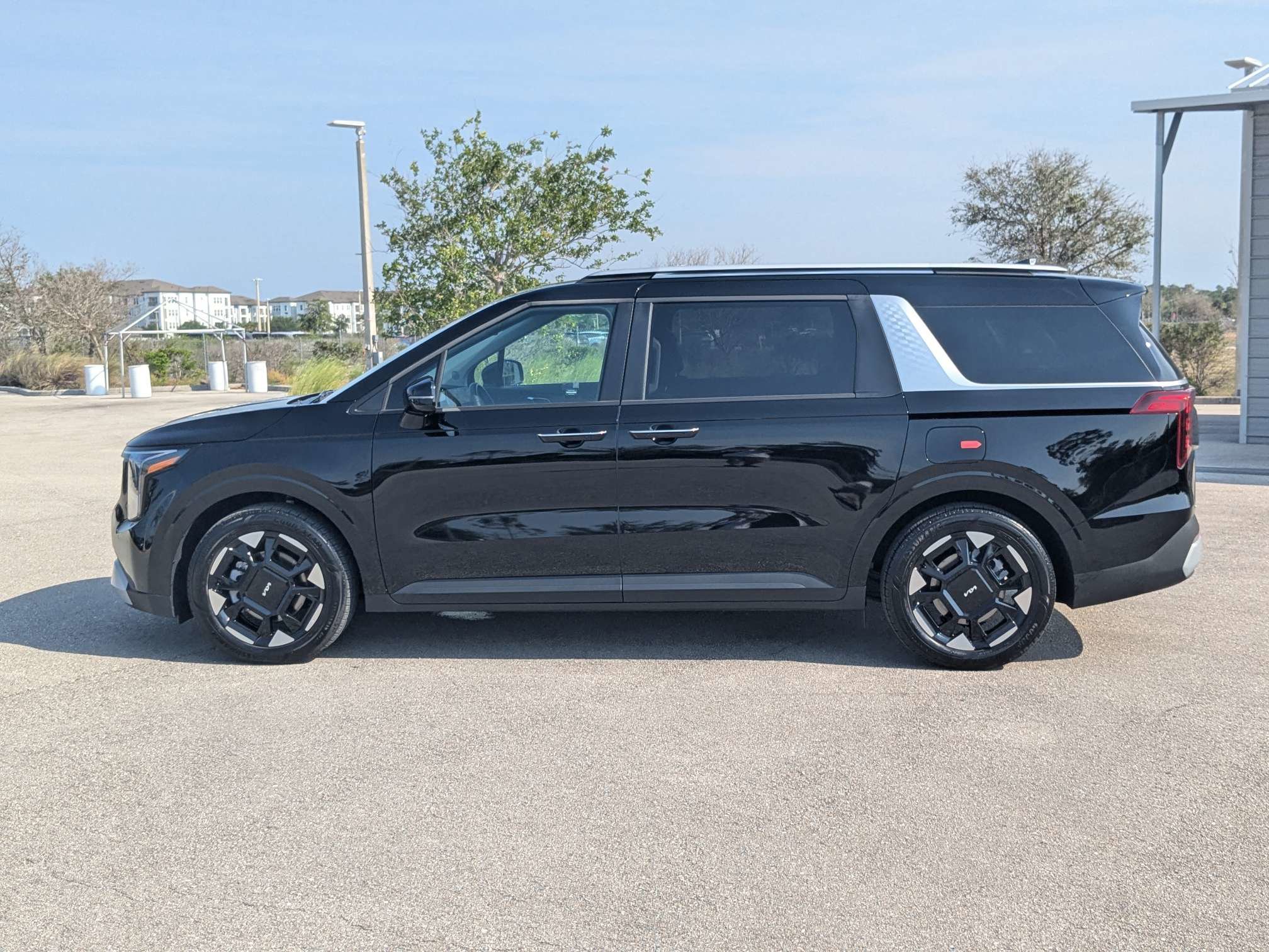 Certified 2026 Kia Carnival EX FWD image 7
