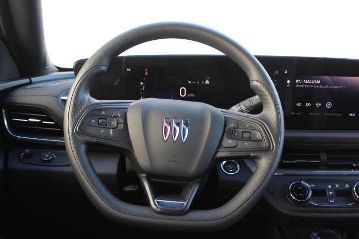 Used 2025 Buick Envista Preferred w/ Convenience II Package FWD image 25