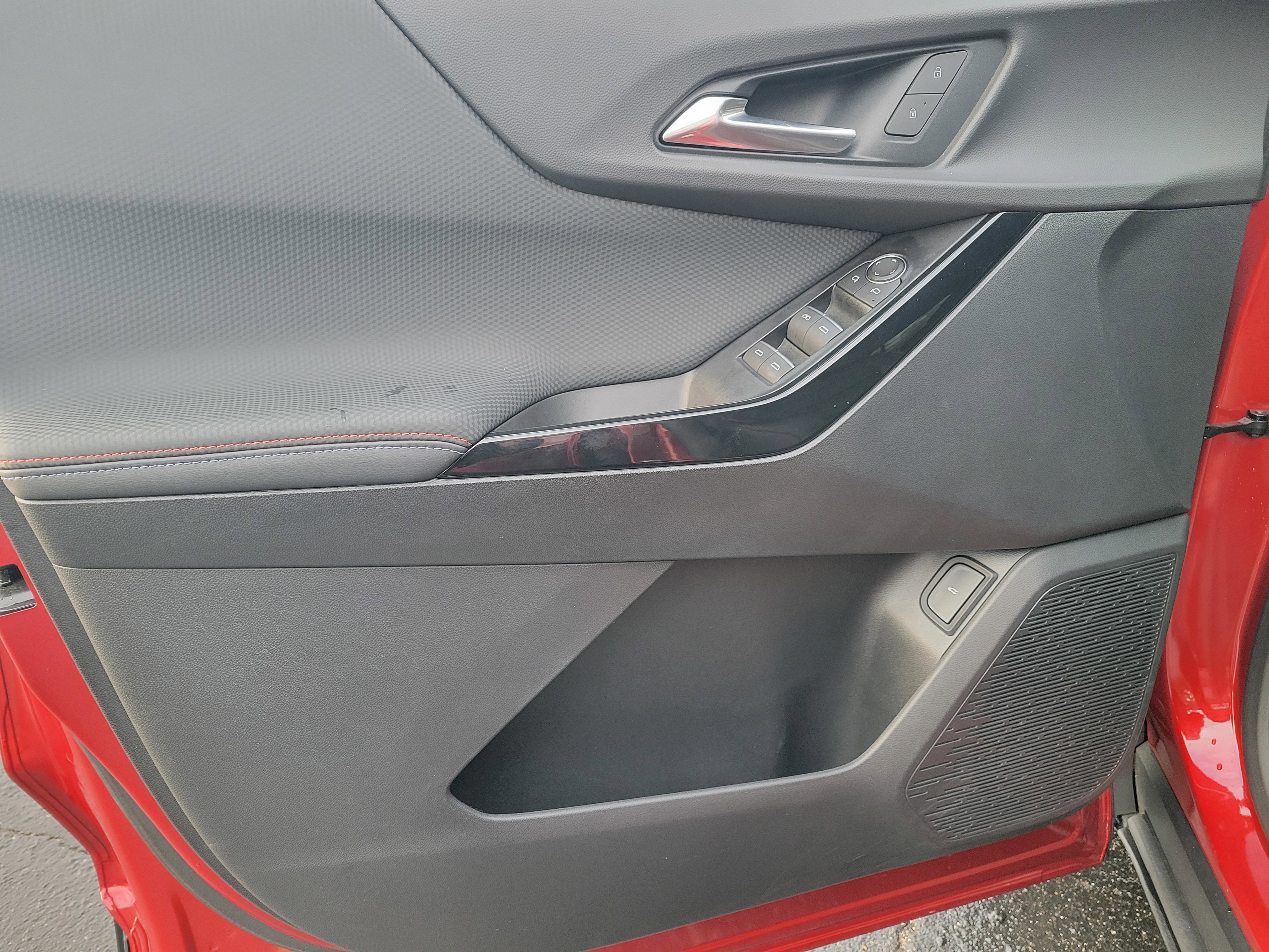 Used 2025 Chevrolet Equinox RS w/ Safety and Technology Package image 30