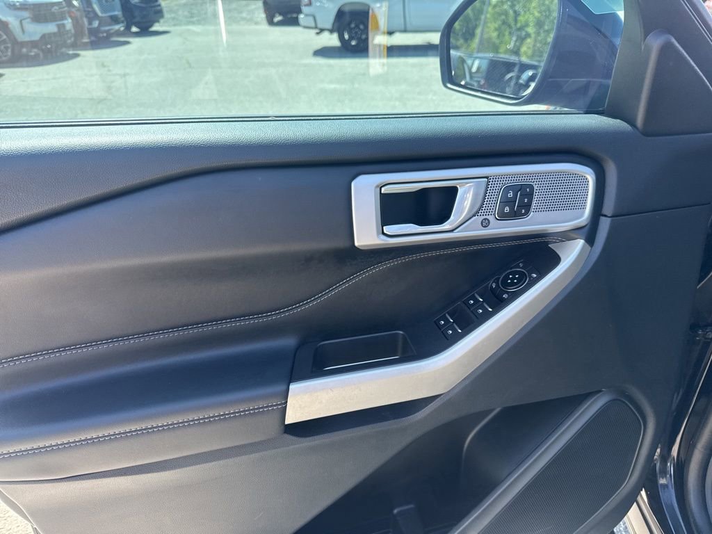 Used 2022 Ford Explorer Limited w/ Equipment Group 301A image 27