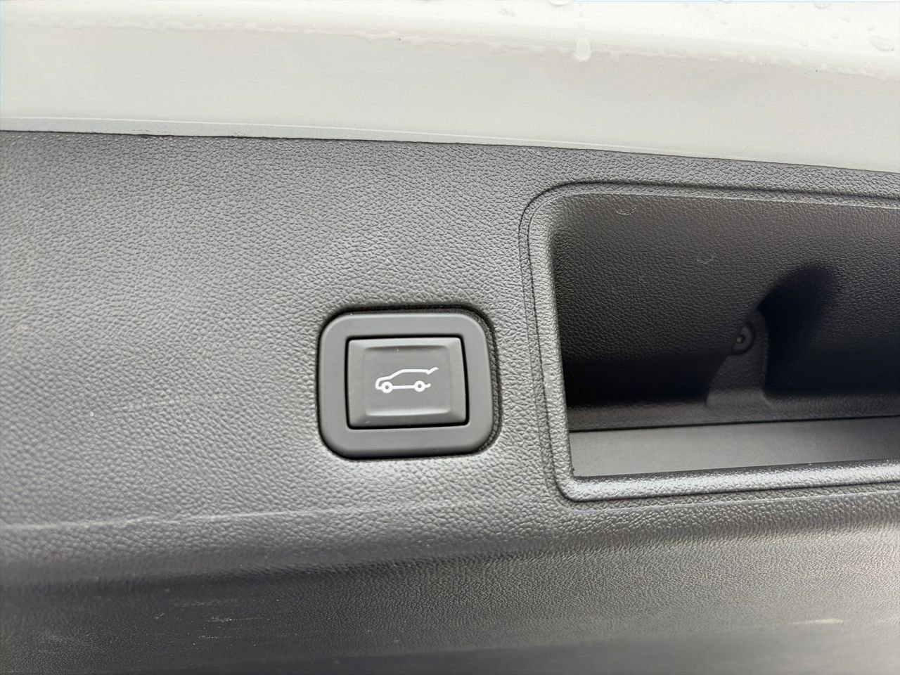 Used 2024 GMC Terrain SLT FWD image 13