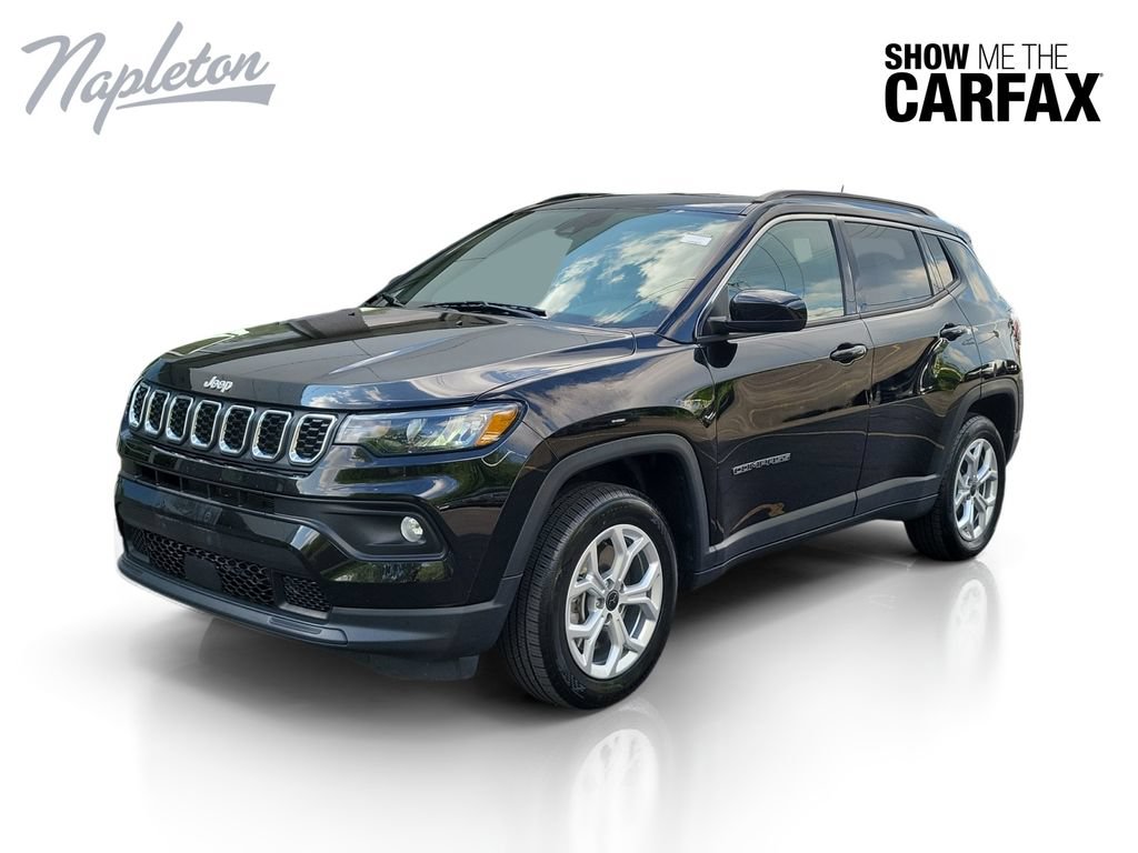 Used 2025 Jeep Compass Latitude w/ Sun & Sound Group AWD/4WD image 1