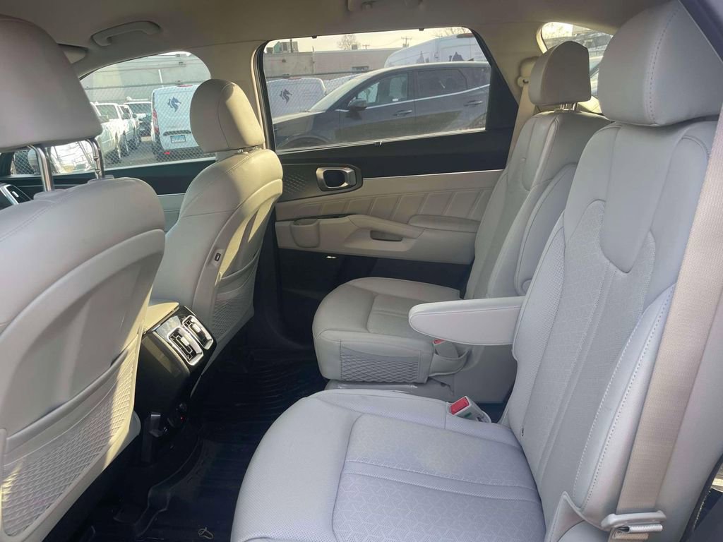 Used 2023 Kia Sorento SX Prestige image 14