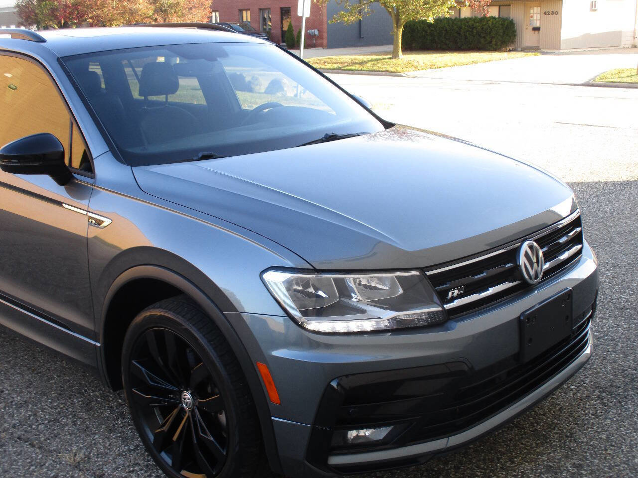 Used 2021 Volkswagen Tiguan SE R-Line image 40