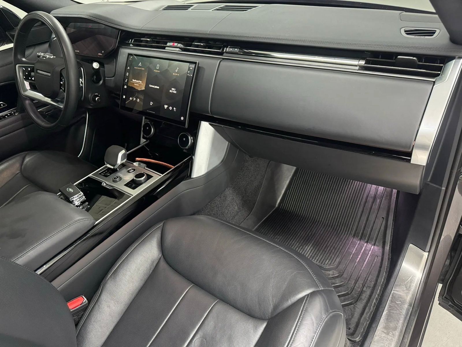 Used 2023 Land Rover Range Rover Long Wheelbase SE AWD/4WD image 11