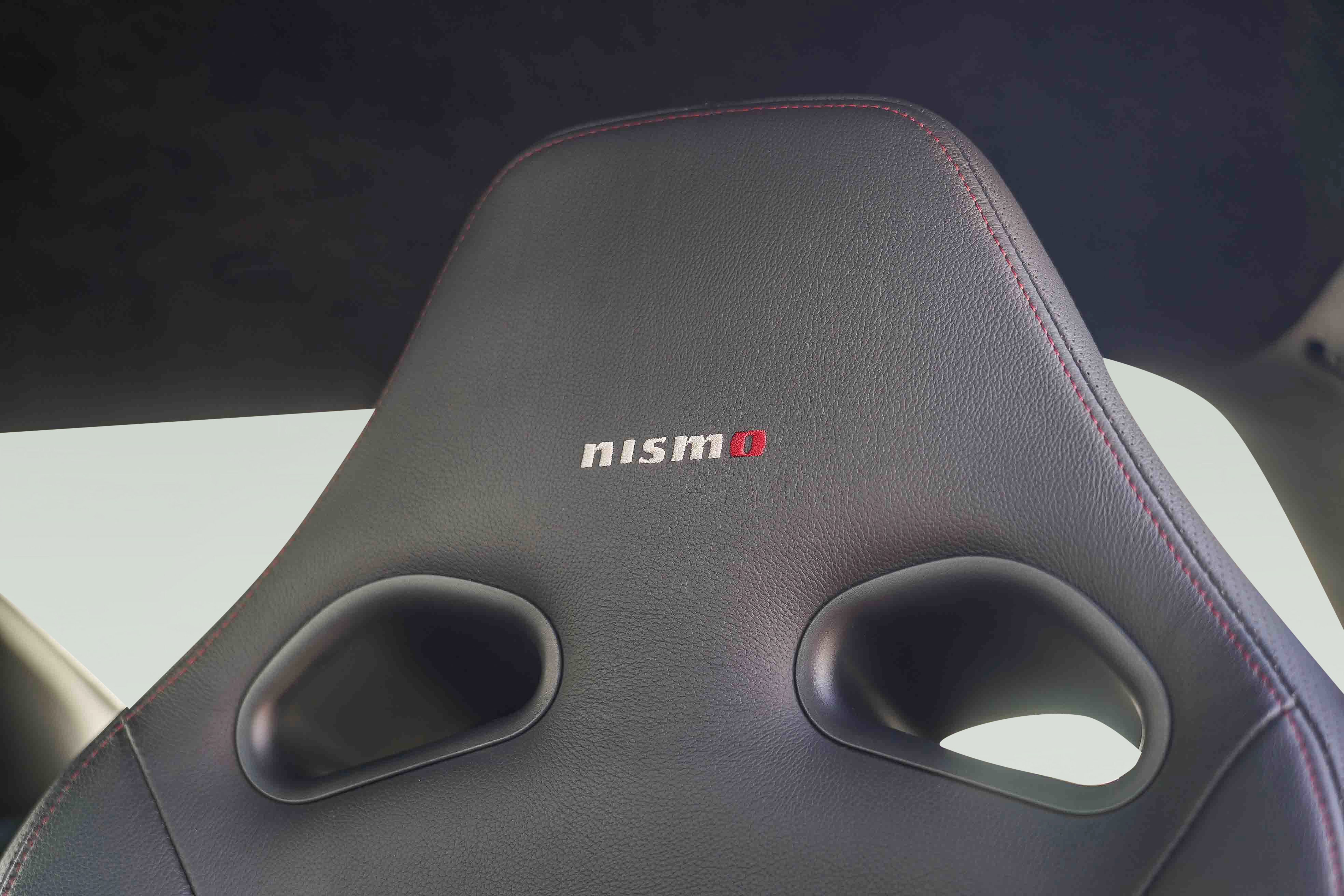 Used 2018 Nissan GT-R NISMO image 39