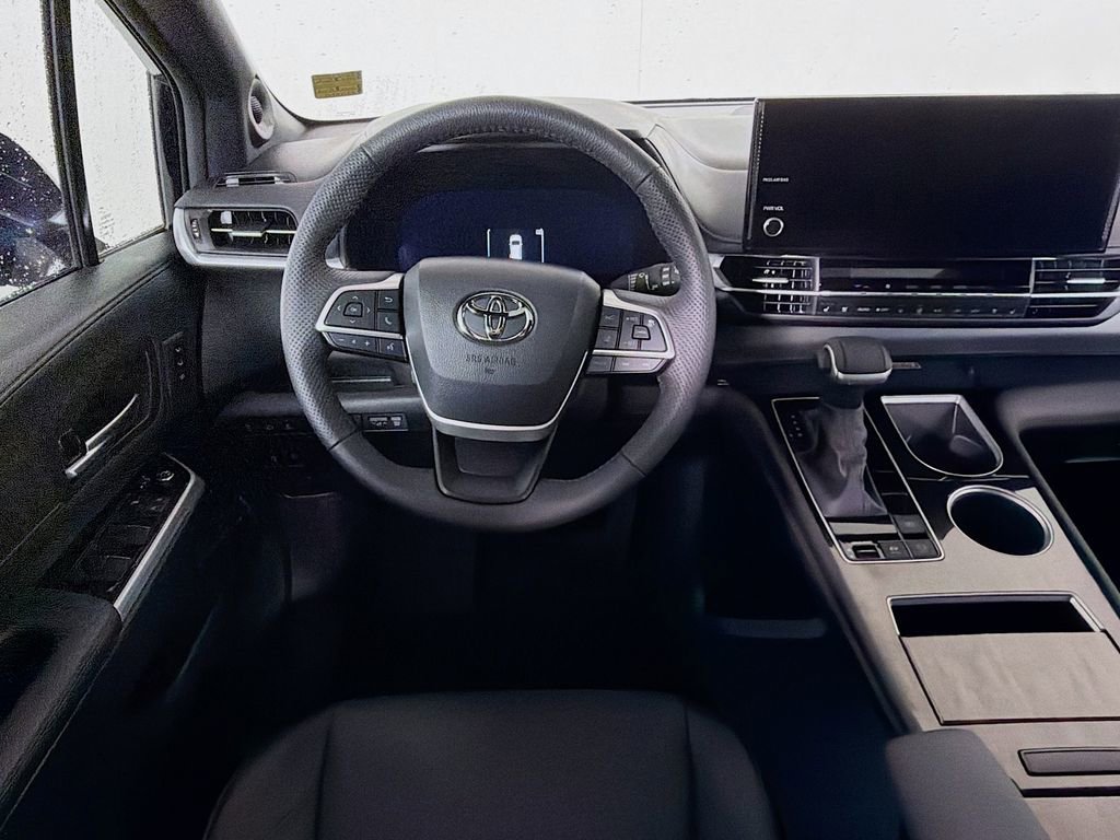 Used 2025 Toyota Sienna Limited image 21