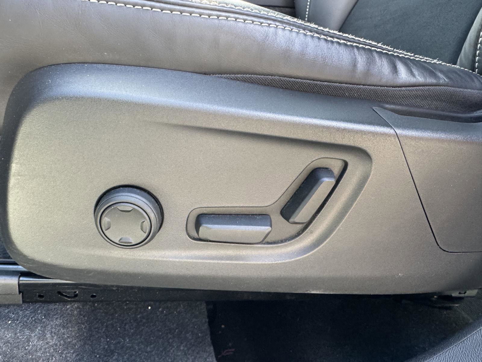 Used 2021 Volvo XC40 T5 R-Design w/ Advanced Package image 8