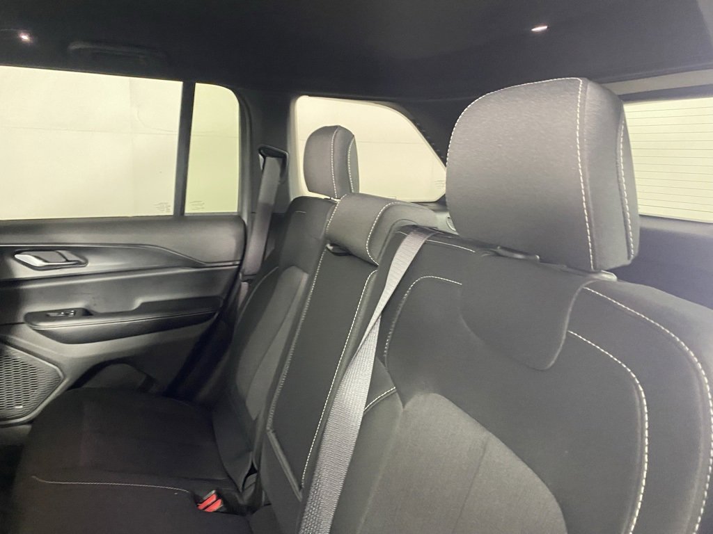 Used 2025 Jeep Grand Cherokee Laredo w/ Luxury Tech Group I image 29